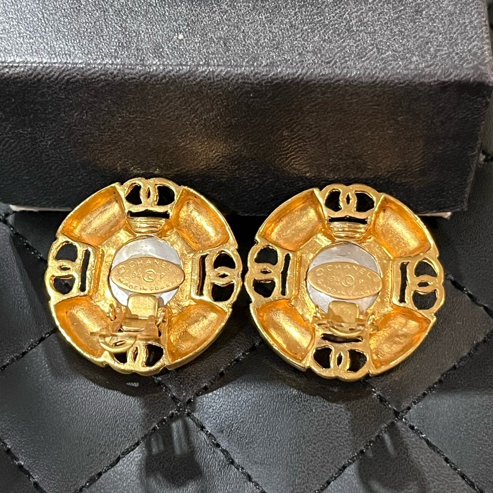 Chanel Vintage Faux Pearl CC Clip-On Earrings - Picture 7 of 8